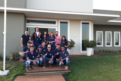 Fazenda Seis Amigos recebe visita de estudantes de Cuiabá